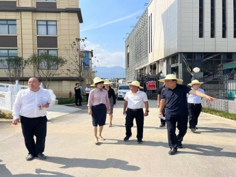 西乡县委副书记、县长王亚珍现场检查指导一馆一中心项目建设